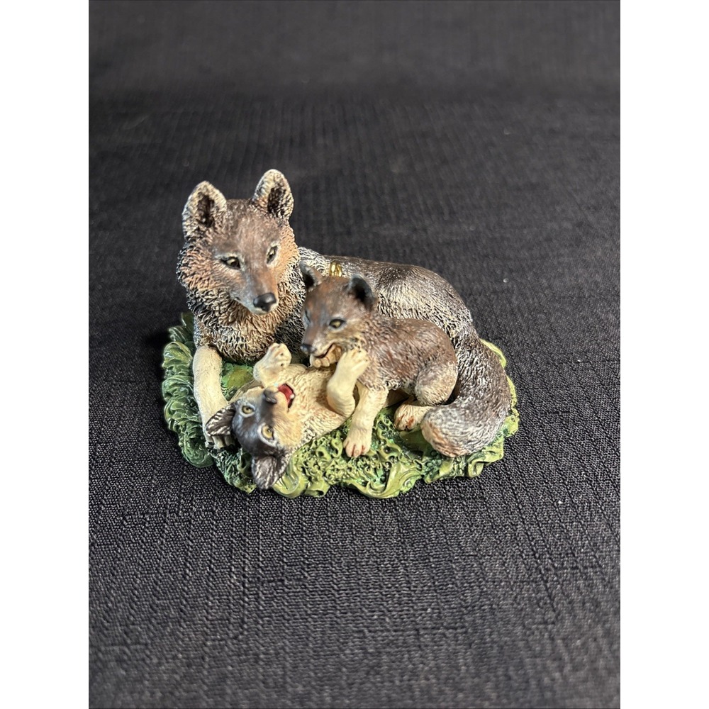 Hallmark Keepsake Ornament Majestic Wilderness Timber Wolves at Play 1998 QX6273